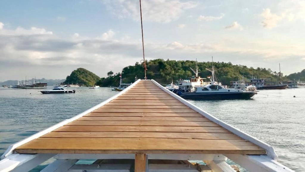 Komodoku One Love Homestay And Tour ลาบวนบาโจ ภายนอก รูปภาพ