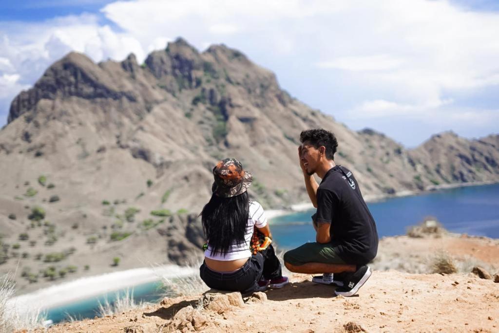 Komodoku One Love Homestay And Tour ลาบวนบาโจ ภายนอก รูปภาพ